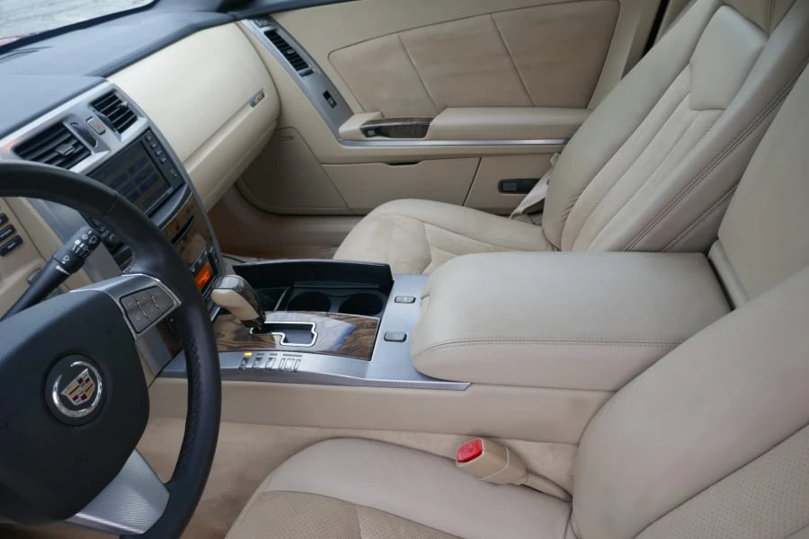 2009 Cadillac XLR-V - Image 8 of 15