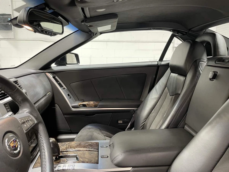 2009 Cadillac XLR-V - Image 15 of 21
