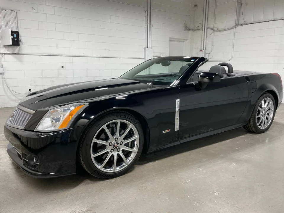 2009 Cadillac XLR-V - Image 17 of 21