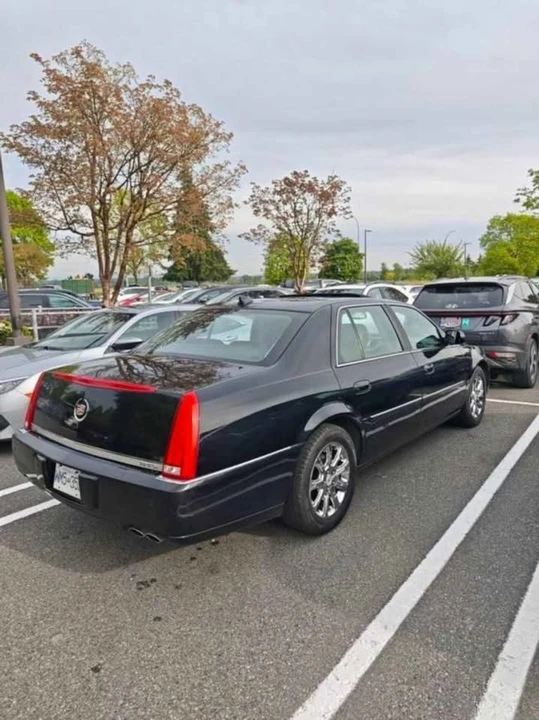 2009 Cadillac DTS - Image 2 of 7
