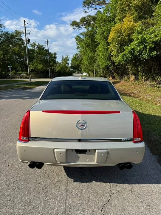 2009 Cadillac DTS - Image 5 of 14