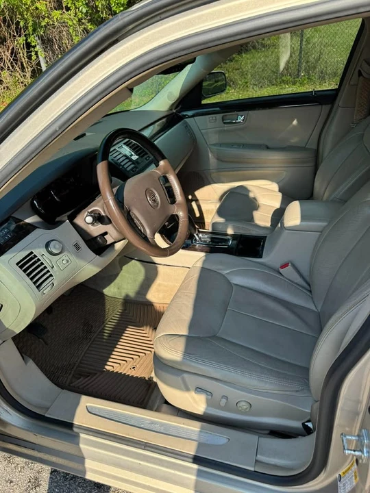 2009 Cadillac DTS - Image 9 of 14