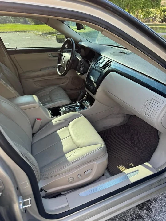 2009 Cadillac DTS - Image 11 of 14
