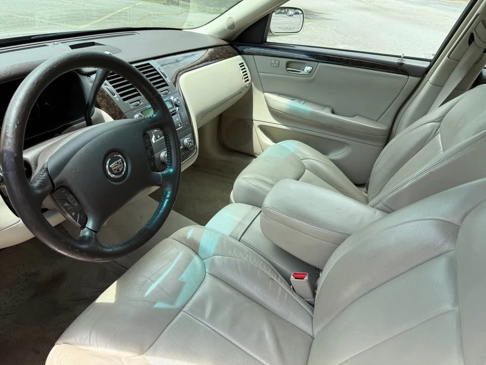 2009 Cadillac DTS - Image 8 of 9