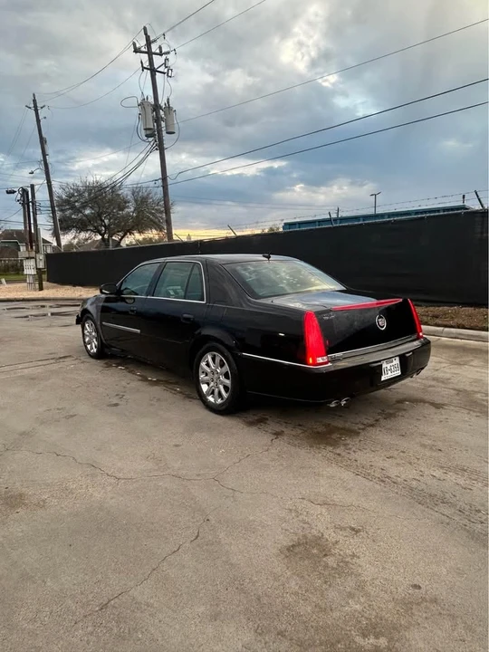 2009 Cadillac DTS - Image 2 of 19