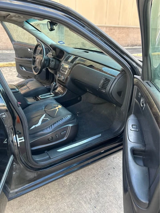 2009 Cadillac DTS - Image 13 of 19