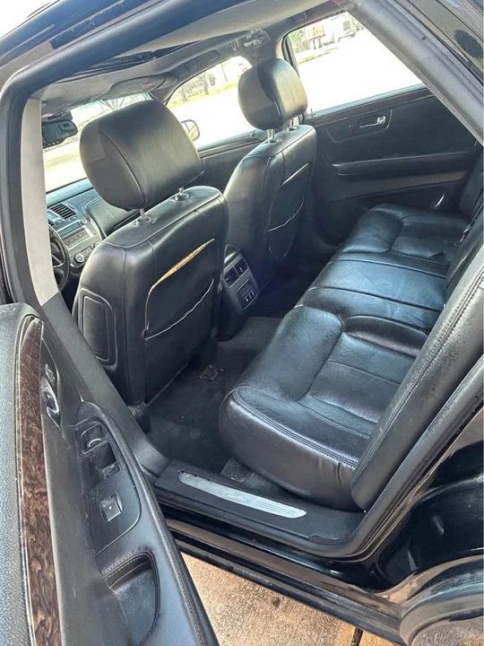 2009 Cadillac DTS - Image 11 of 19