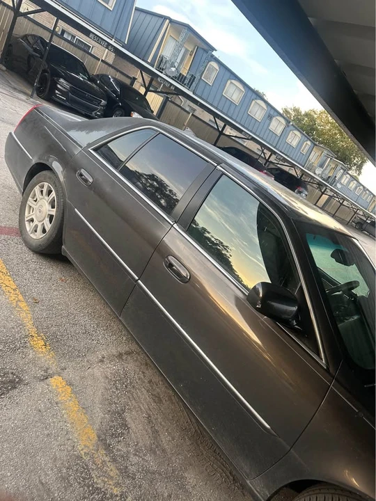 2009 Cadillac DTS - Image 3 of 8