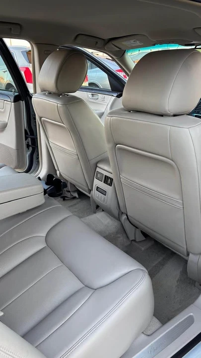 2009 Cadillac DTS - Image 9 of 18
