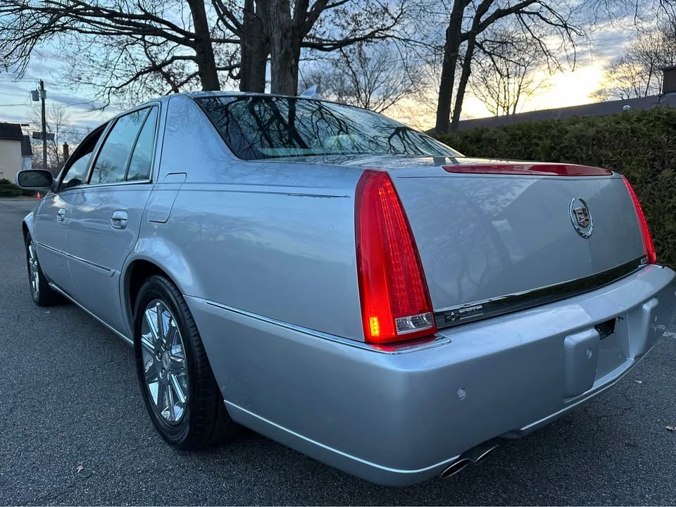 2009 Cadillac DTS - Image 19 of 20