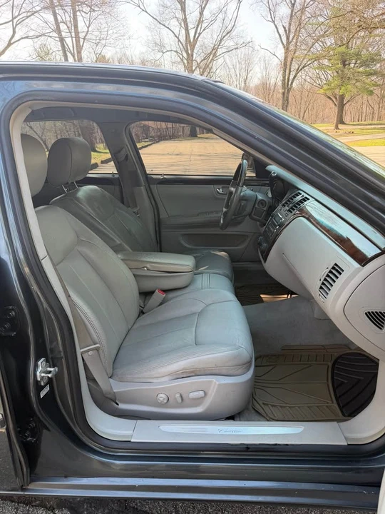 2009 Cadillac DTS - Image 12 of 13
