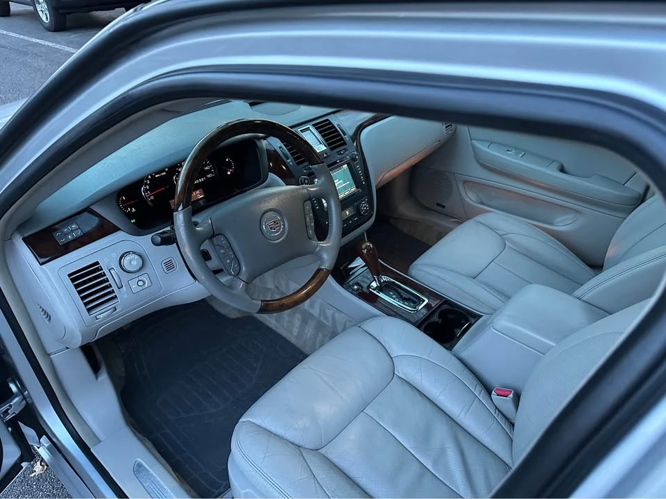 2009 Cadillac DTS - Image 9 of 20