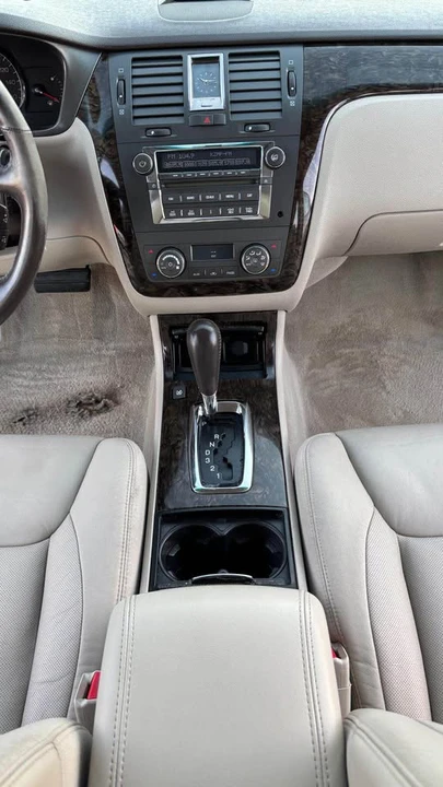 2009 Cadillac DTS - Image 11 of 18