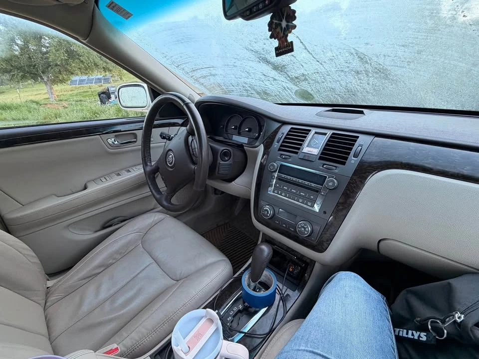 2009 Cadillac DTS - Image 8 of 10