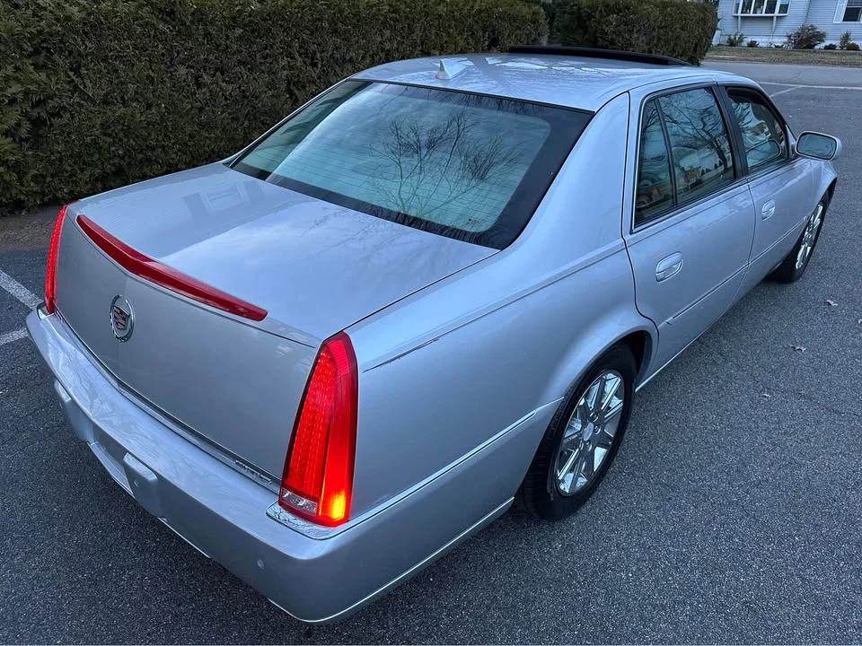 2009 Cadillac DTS - Image 16 of 20