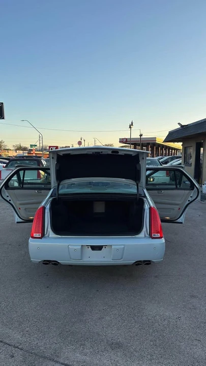 2009 Cadillac DTS - Image 14 of 18
