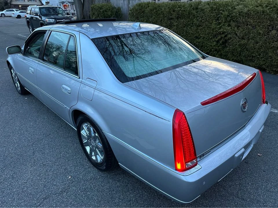 2009 Cadillac DTS - Image 10 of 20