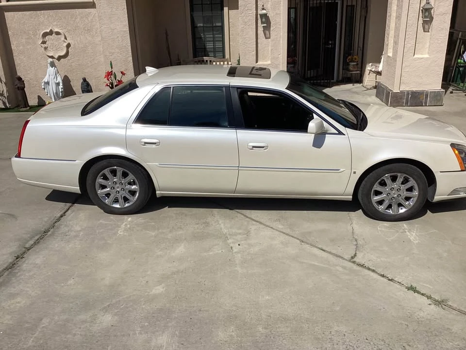 2009 Cadillac DTS - Image 2 of 19