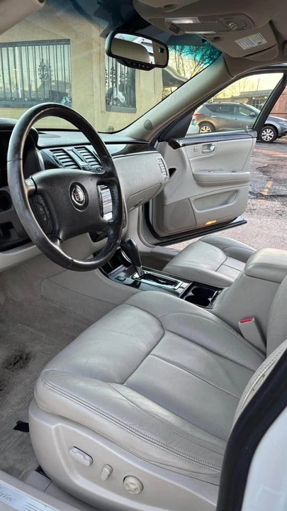 2009 Cadillac DTS - Image 7 of 18
