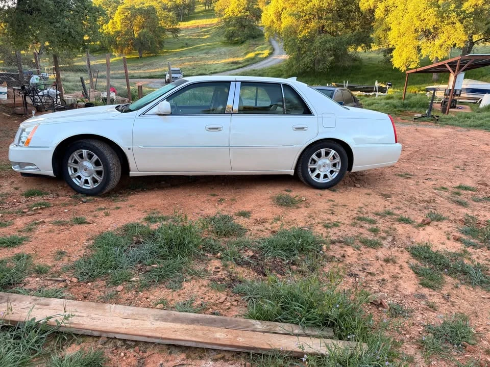 2009 Cadillac DTS - Image 3 of 10
