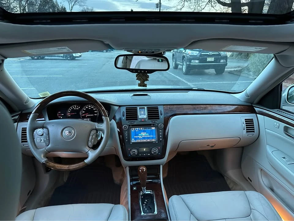 2009 Cadillac DTS - Image 8 of 20