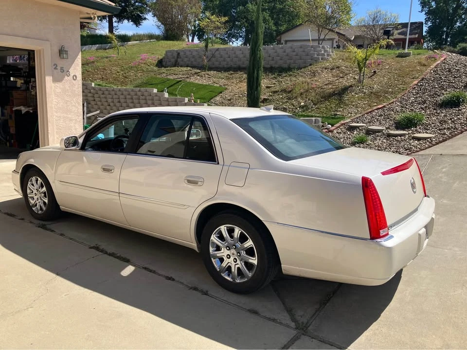 2009 Cadillac DTS - Image 3 of 19