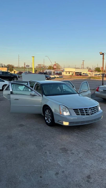 2009 Cadillac DTS - Image 15 of 18