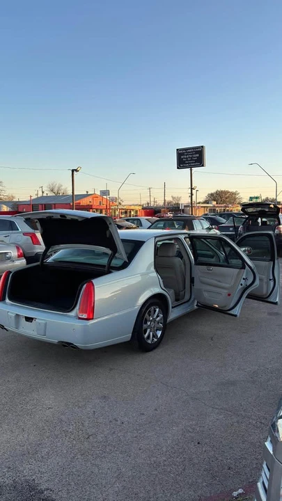 2009 Cadillac DTS - Image 17 of 18