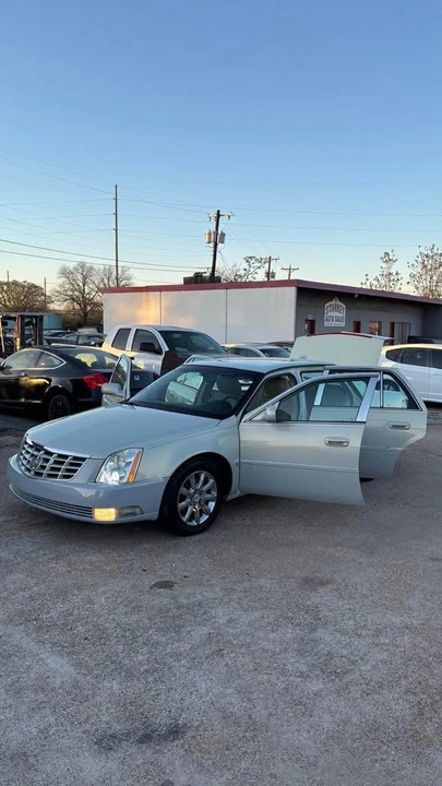2009 Cadillac DTS - Image 16 of 18