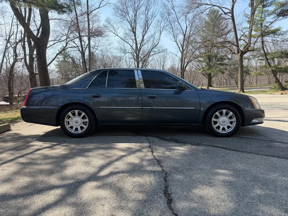 2009 Cadillac DTS - Image 5 of 13