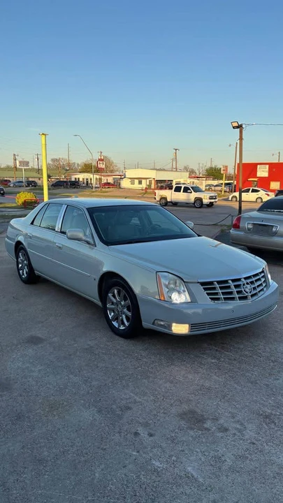 2009 Cadillac DTS - Image 2 of 18