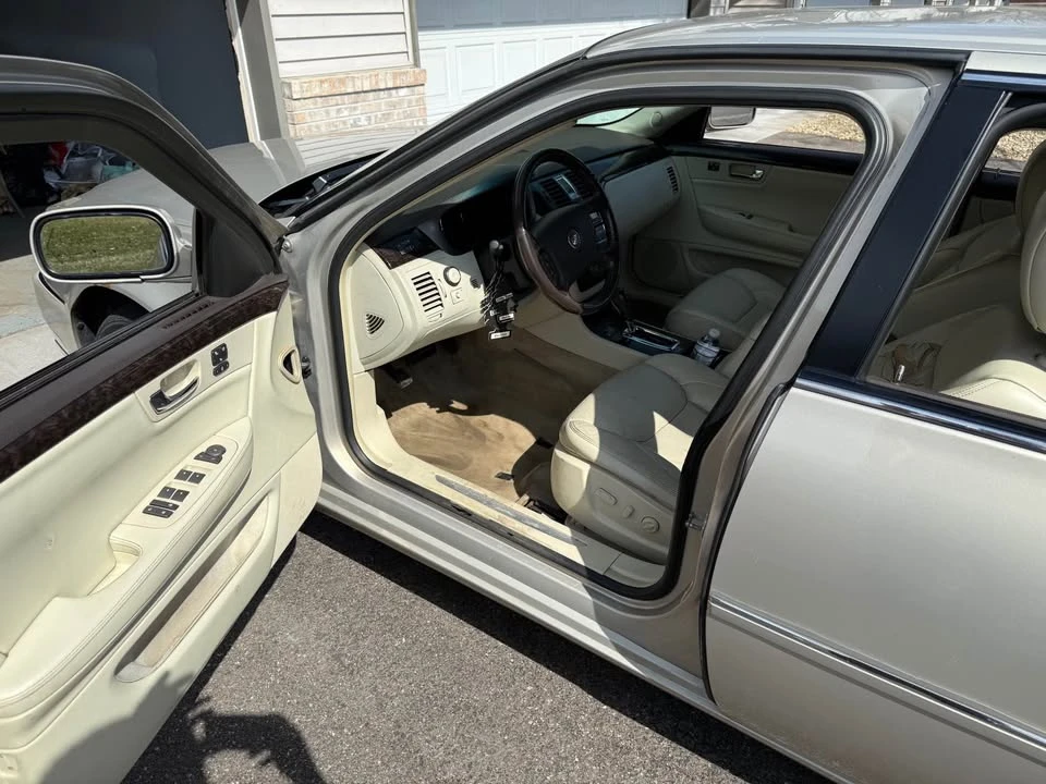 2009 Cadillac DTS - Image 6 of 9