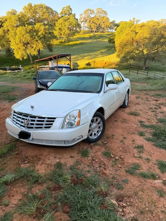 2009 Cadillac DTS - Image 2 of 10