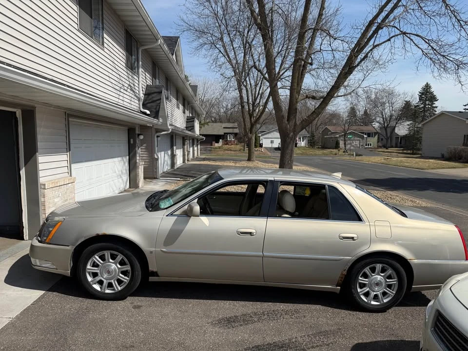 2009 Cadillac DTS - Image 8 of 9