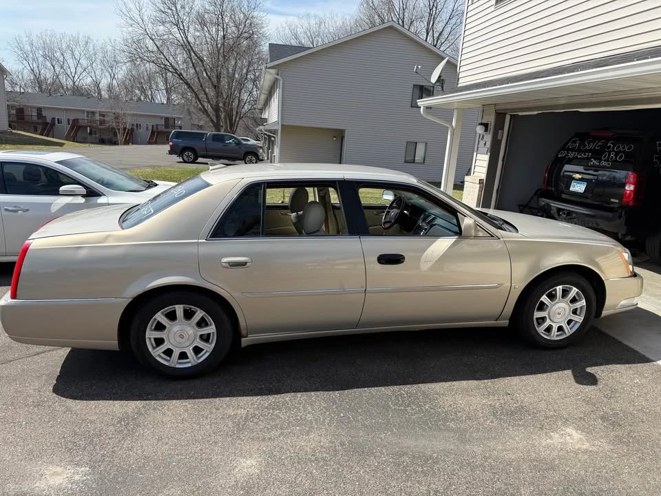2009 Cadillac DTS - Image 7 of 9