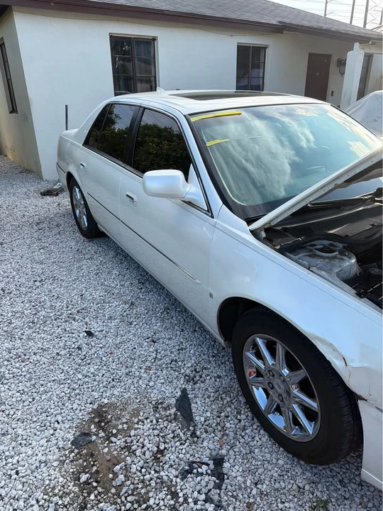 2009 Cadillac DTS - Image 2 of 5