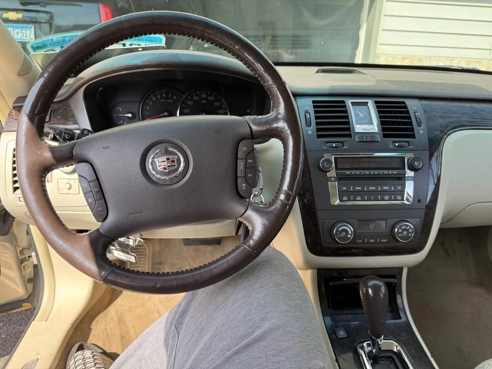 2009 Cadillac DTS - Image 2 of 9