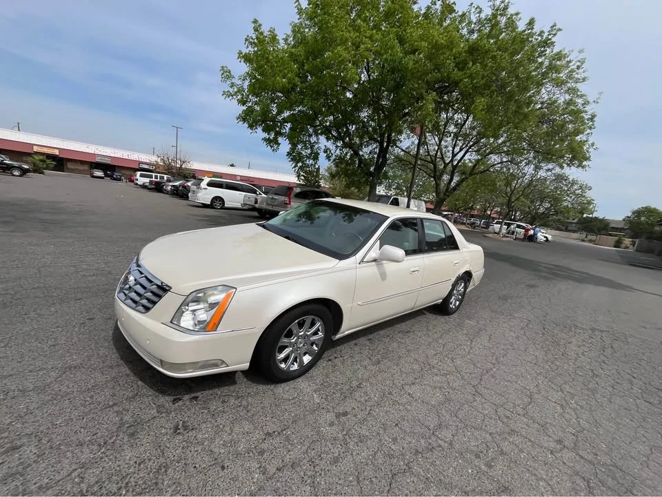 2009 Cadillac DTS - Image 2 of 15