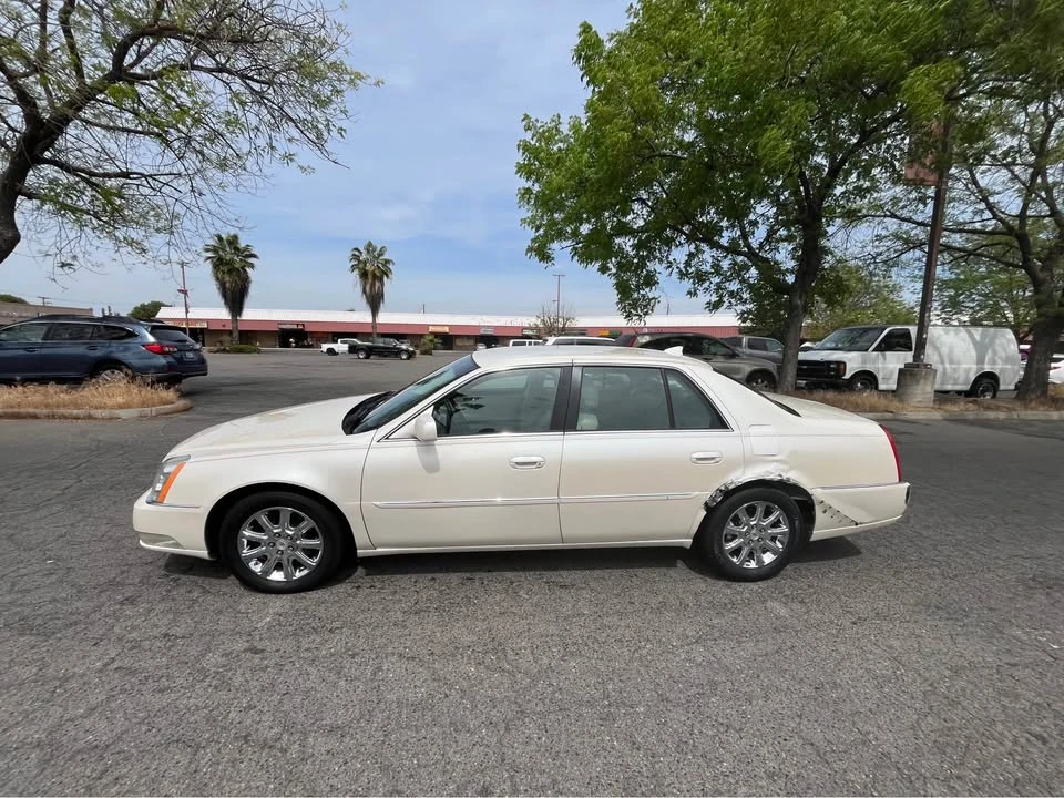 2009 Cadillac DTS - Image 3 of 15