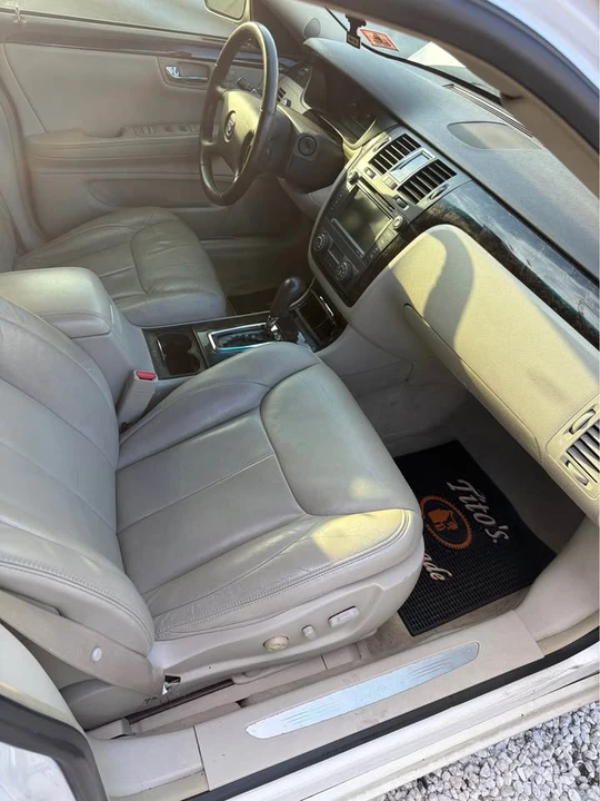 2009 Cadillac DTS - Image 4 of 5