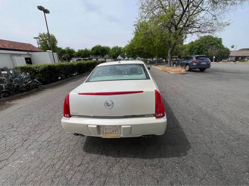 2009 Cadillac DTS - Image 7 of 15