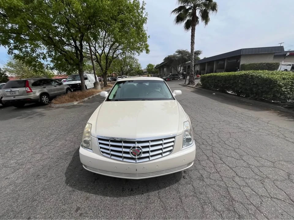 2009 Cadillac DTS - Image 5 of 15