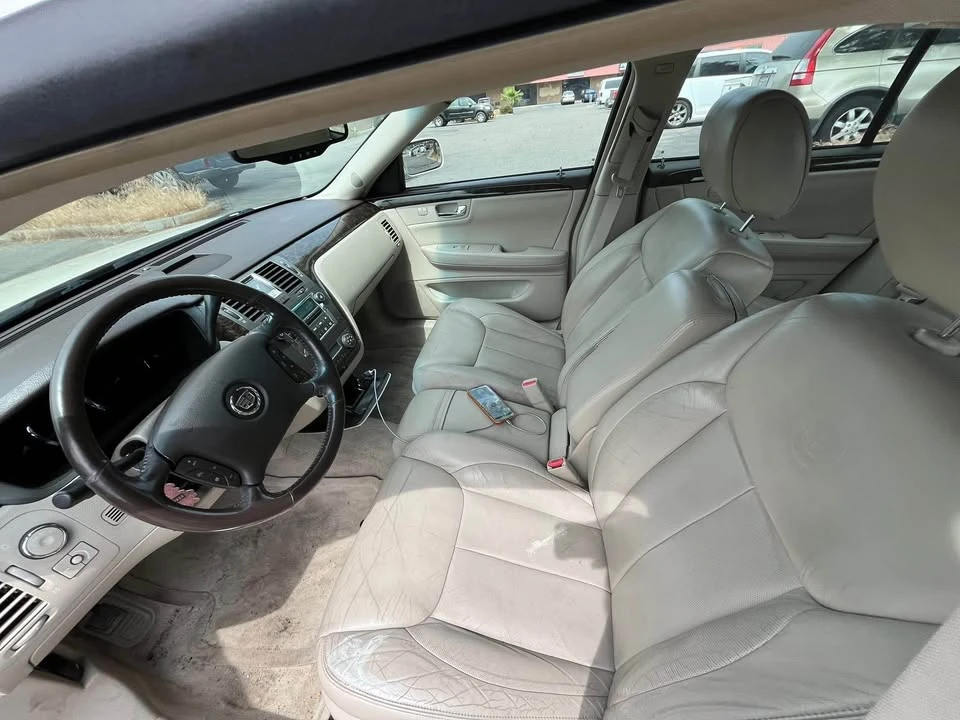 2009 Cadillac DTS - Image 5 of 13
