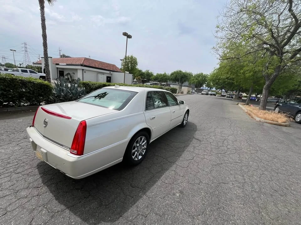 2009 Cadillac DTS - Image 9 of 13