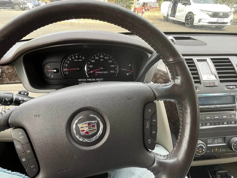 2009 Cadillac DTS - Image 10 of 13