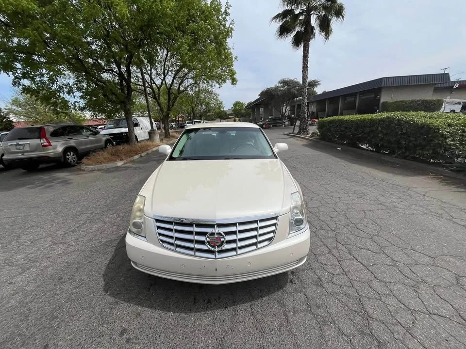 2009 Cadillac DTS - Image 11 of 13