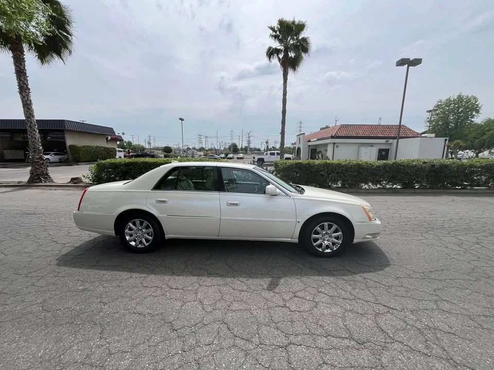 2009 Cadillac DTS - Image 2 of 13