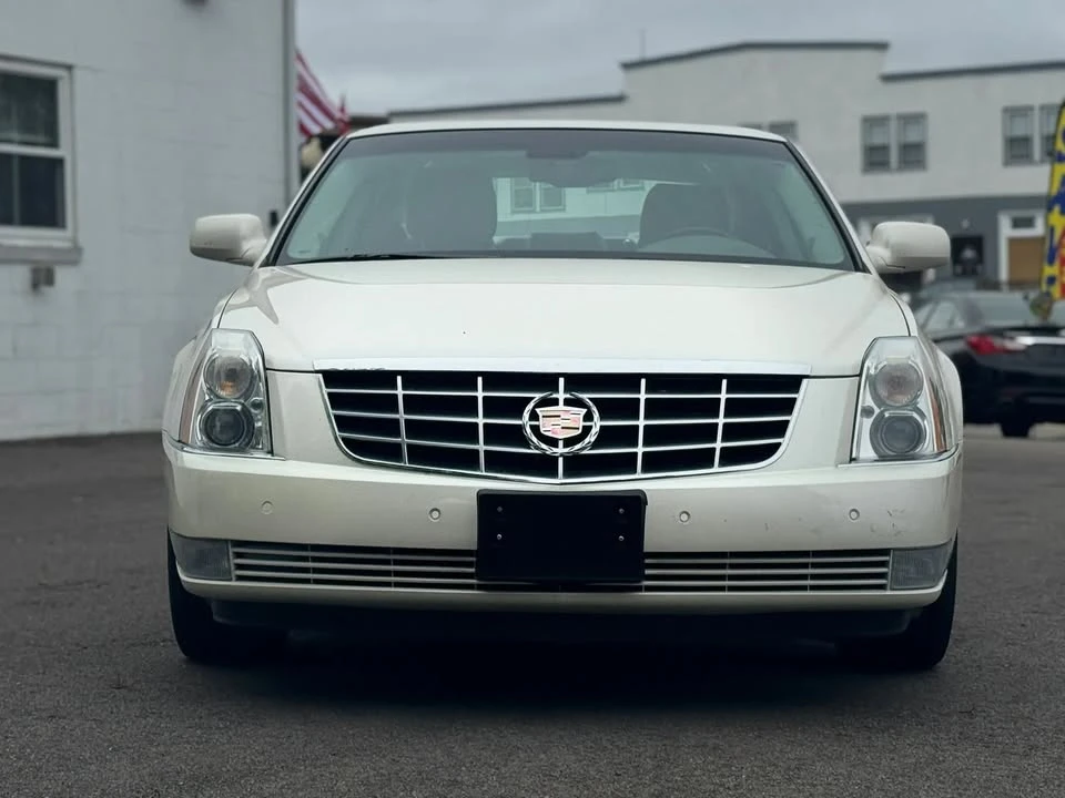 2009 Cadillac DTS - Image 2 of 20