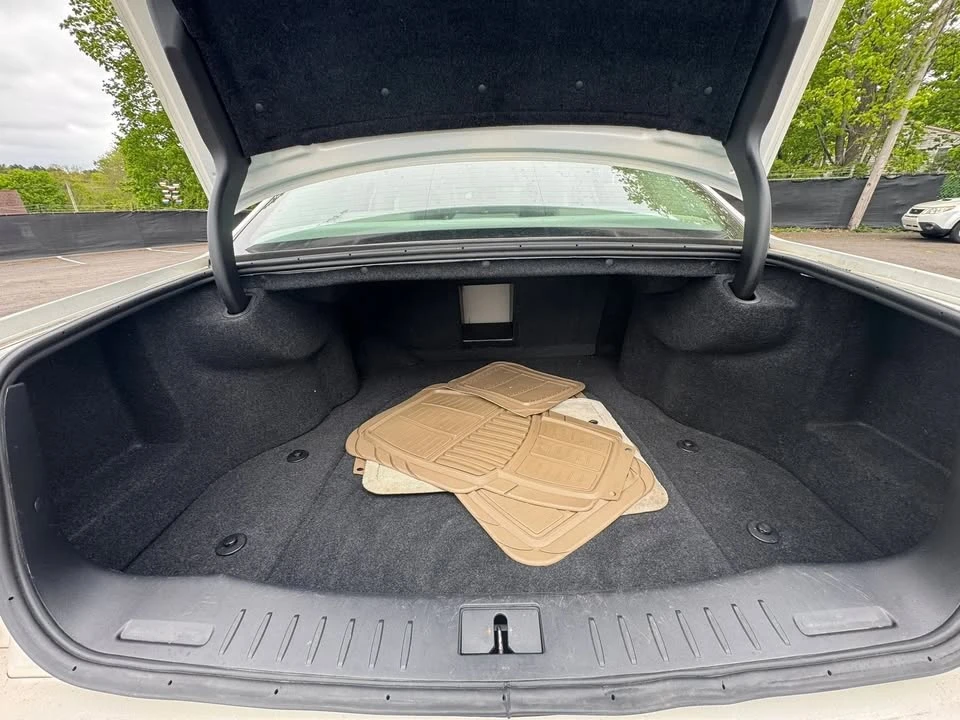 2009 Cadillac DTS - Image 13 of 20