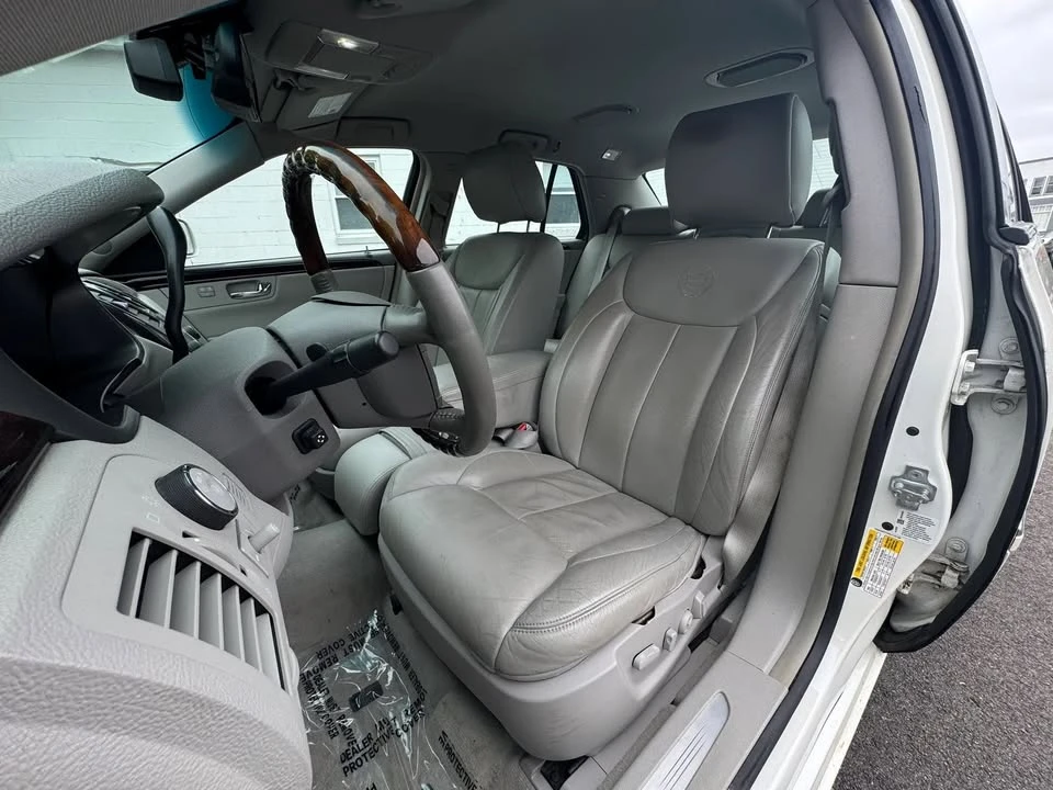 2009 Cadillac DTS - Image 11 of 20